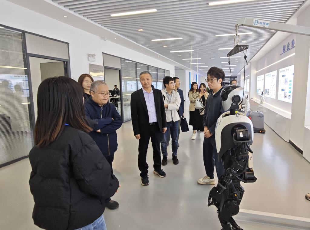 校協(xié)企攜手共話合作 產(chǎn)教融合賦能未來——廣東省科技企業(yè)孵化器協(xié)會來訪我校共探項目孵化新路徑
